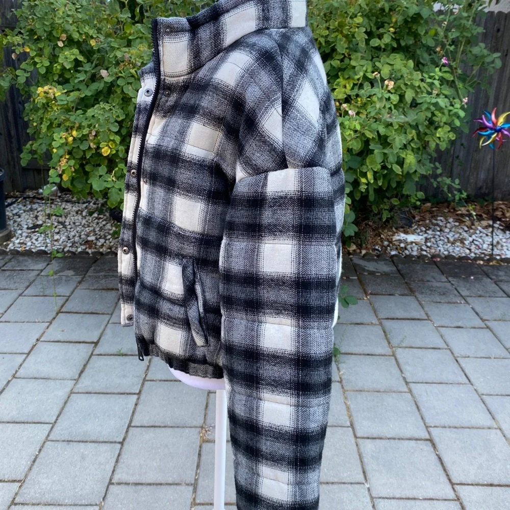 CiSONO Outerwear plaid cropped padded puffy jacket, Charlotte, blk white, Size L - Picture 4 of 8